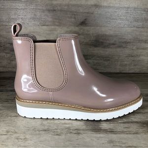 NEW IN BOX!!! Cougar Kensington Waterproof Rain/Winter/Snow Boot Nude Pink